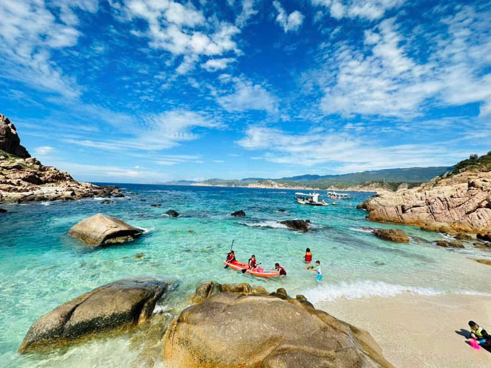 thuê xe Cam Ranh đi Vĩnh Hy thuê xe du lịch vĩnh hy