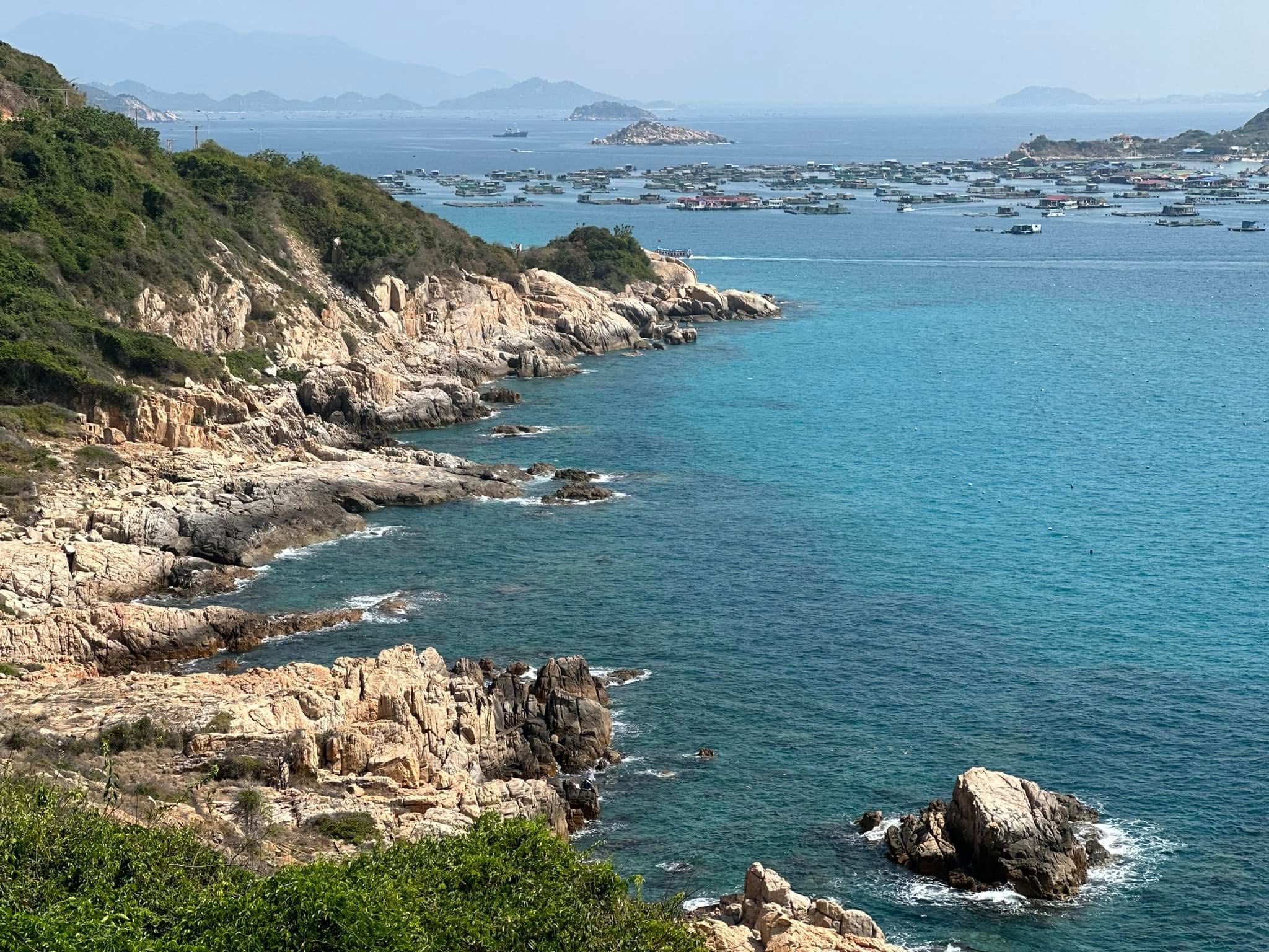 xe 4 chỗ Phan Rang đi Vĩnh Hy Tận hưởng cung đường ven biển tuyệt đẹp cùng dịch vụ xe du lịch Phan Rang Vĩnh Hy – trải nghiệm trọn vẹn, hành trình riêng tư.