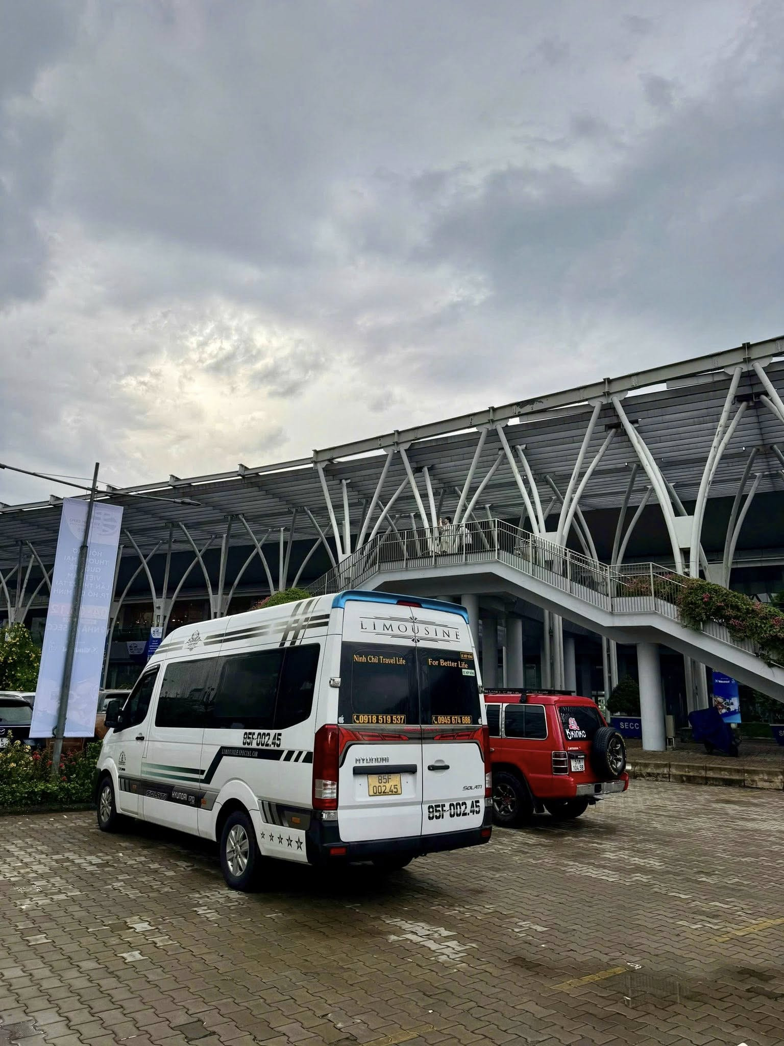 Trải nghiệm cung đường biển tuyệt đẹp với dịch vụ thuê xe đưa đón sân bay Cam Ranh đi Vĩnh Hy – lựa chọn lý tưởng cho chuyến du lịch trọn vẹn.