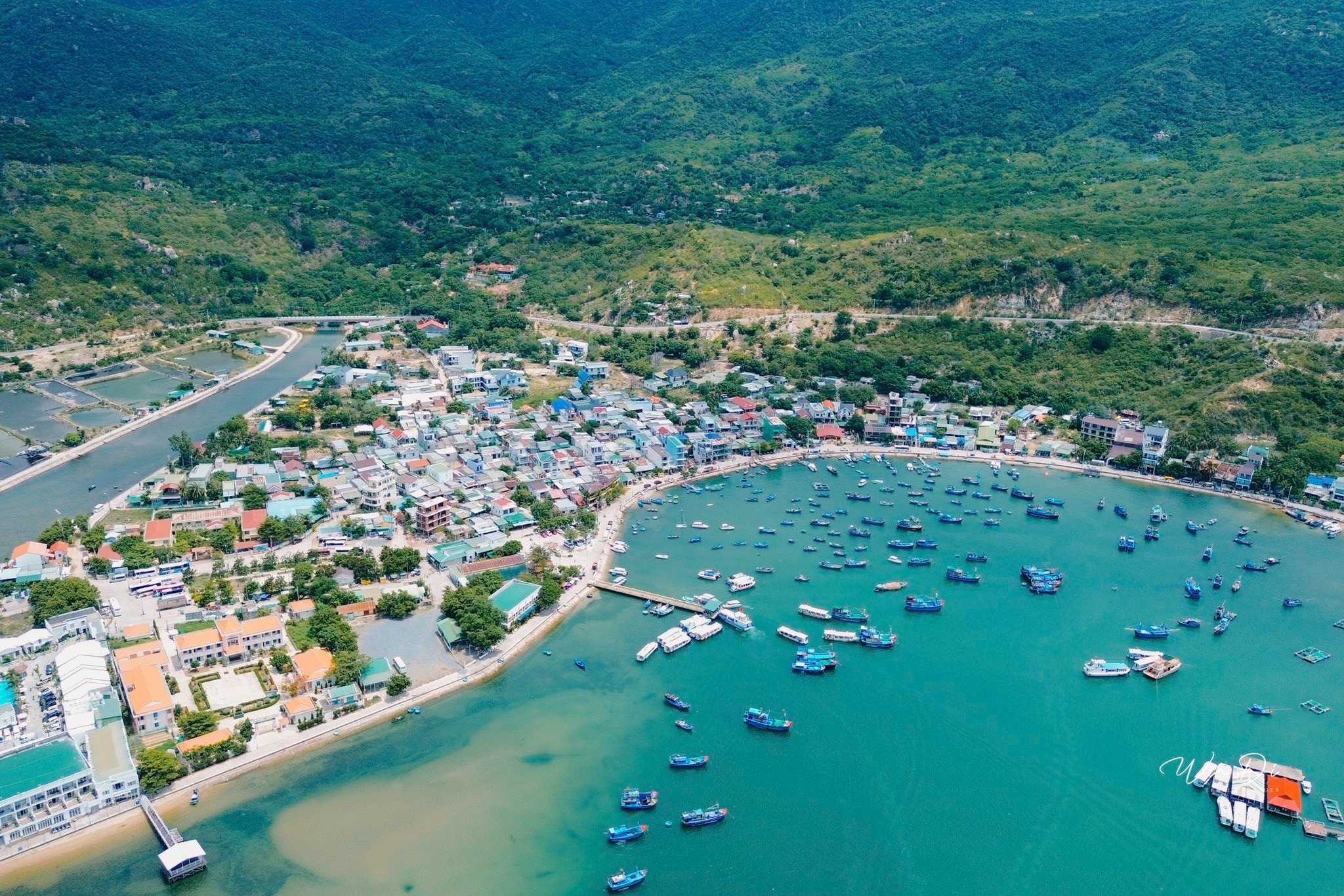 Thuê xe du lịch Vĩnh Hy Thuê xe đi Vĩnh Hy – hành trình an toàn, thoải mái cùng Hảo Hảo Car.